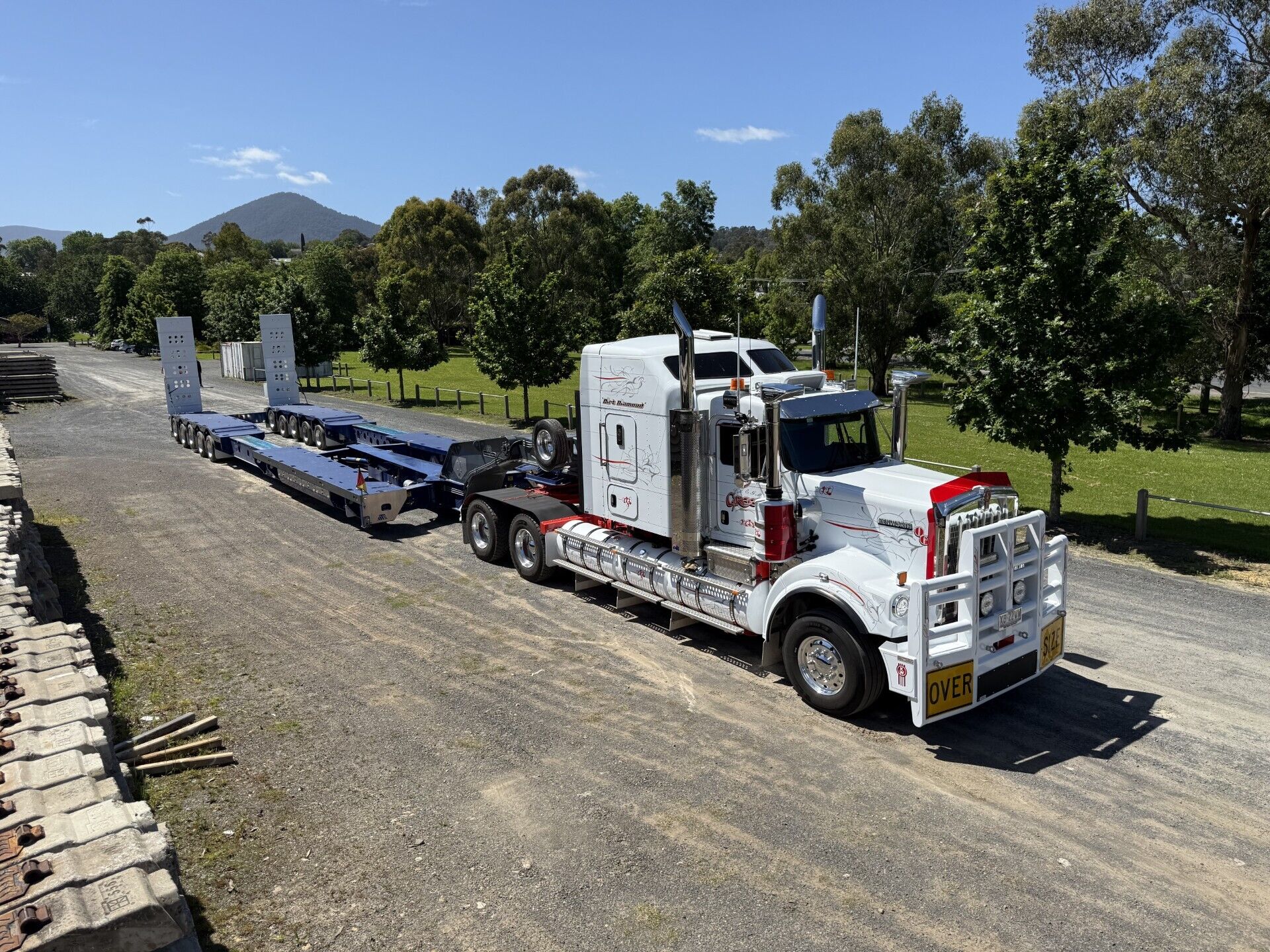 Kenworth with 5x8